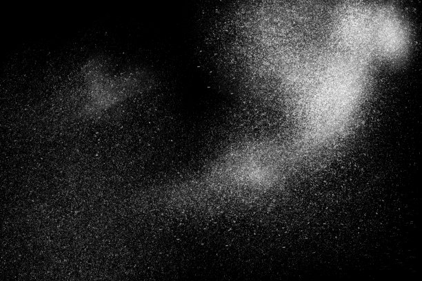 凝固运动白色粉末爆炸，孤立在黑色上，图片下载