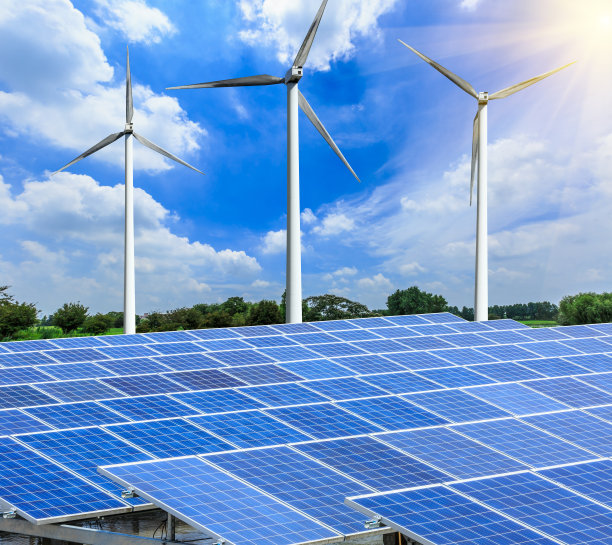 太阳能电池板和风力发电机的场景图片下载