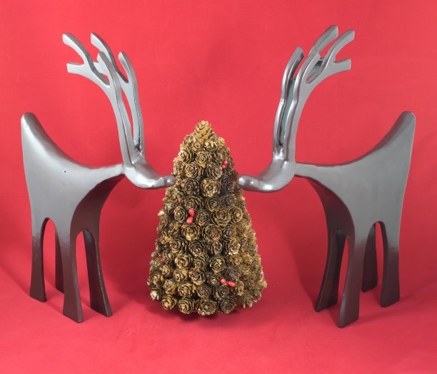 准备迎接圣诞节的两只鹿图片下载