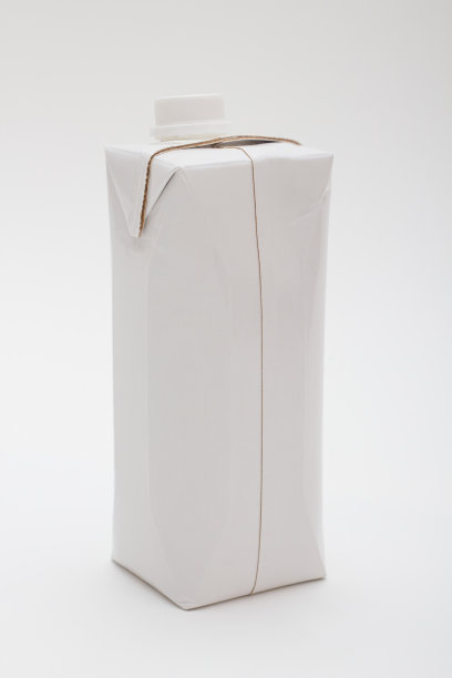 牛奶(水，果汁，液体)盒子形状的容器在白色图片下载