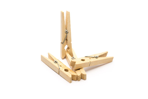 带有Path的木制衣服别针图片下载