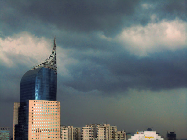 雅加达上空风暴肆虐图片下载