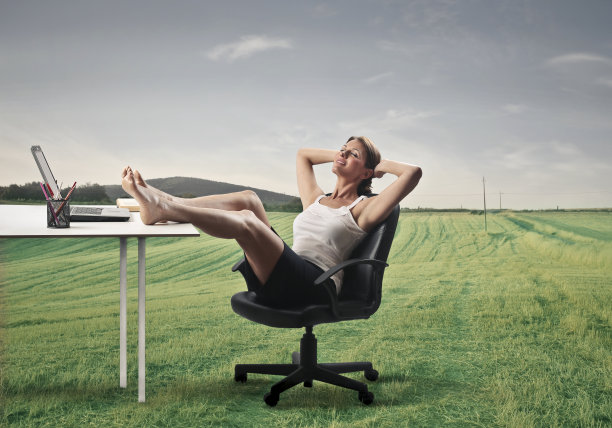 做白日梦的女孩图片下载