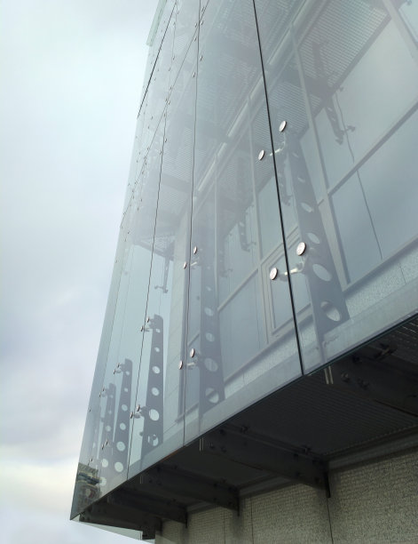 带有玻璃板的建筑图片下载