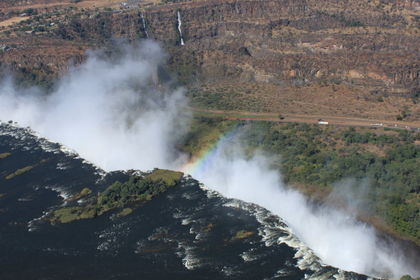 维多利亚从天而降图片下载