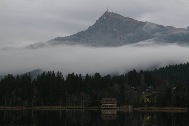 基茨比埃尔的湖和山图片下载