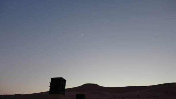 阿联酋迪拜沙漠的傍晚图片下载