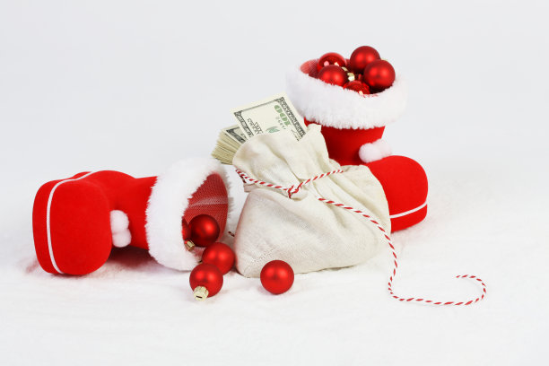 两双圣诞鞋，红垫圣诞球，圣诞包图片下载