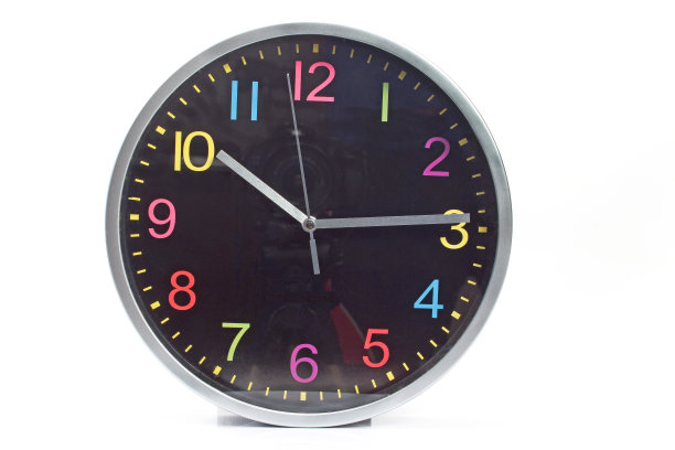 挂钟孤立在白色上图片下载