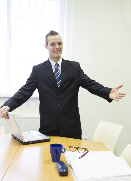 办公室里的帅哥图片下载