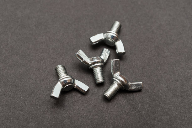 蝴蝶螺栓上的黑色背景图片下载