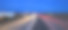 汽车前灯在高速公路上亮着图片下载