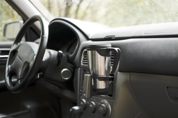 在车里放杯子图片下载