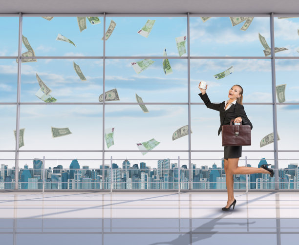 女商人和钱雨图片下载