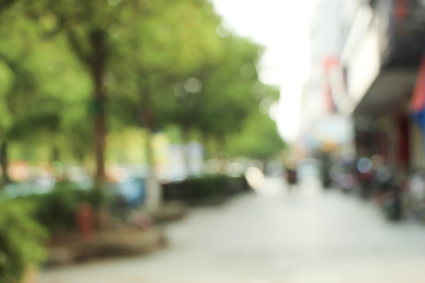 模糊照片的户外停车场在社区购物中心。图片下载