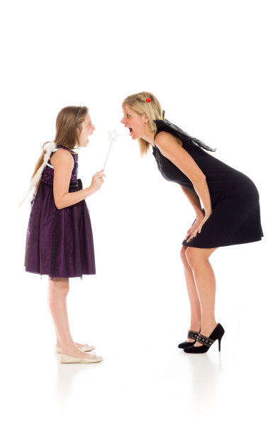 模特在工作室拍摄的白色图片下载