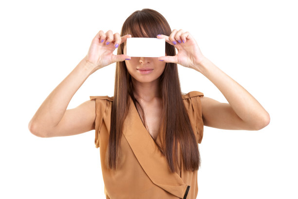 年轻漂亮的女人拿着一张名片图片下载