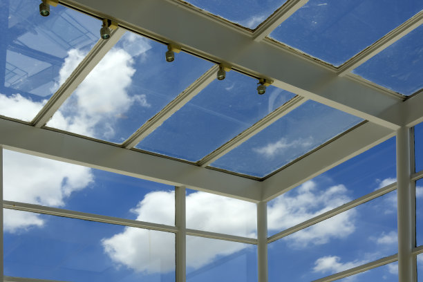 肮脏的建筑玻璃板图片下载