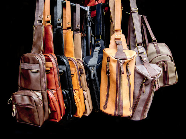 带皮带的皮包图片下载