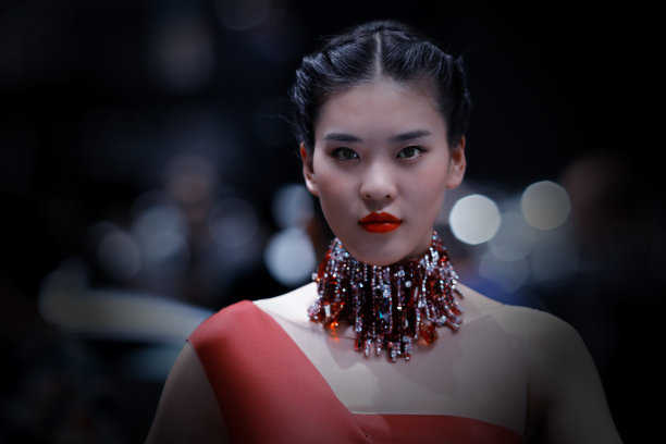 美丽的中国模特摆姿势图片下载