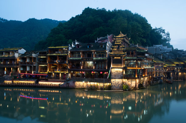 凤凰古城的暮色。图片下载