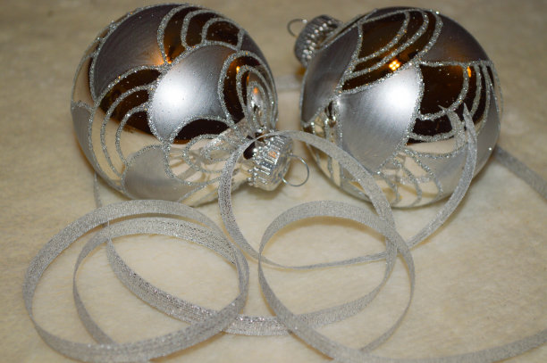 银色圣诞装饰品图片下载