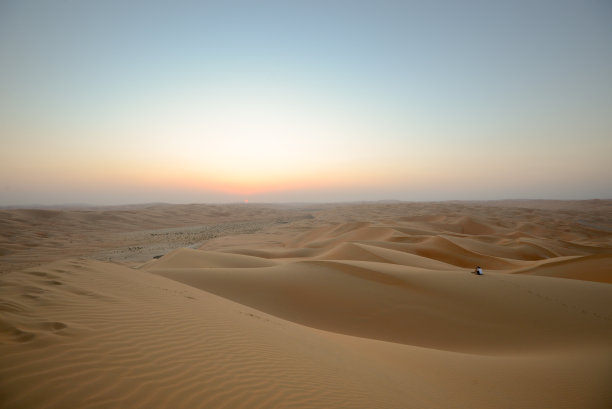 沙丘中的孤独图片下载