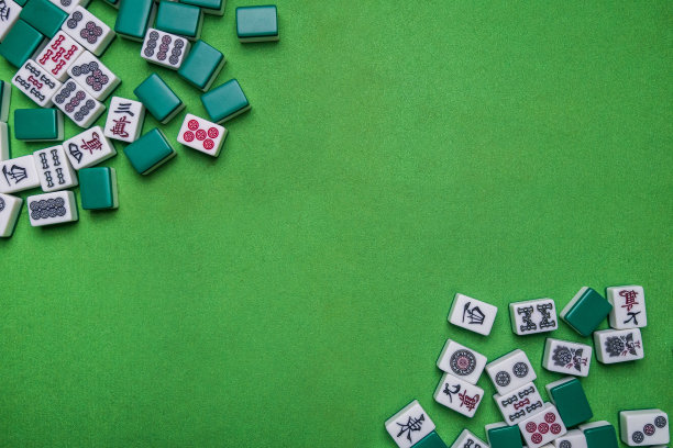 充满绿色背景的麻将牌游戏图片下载