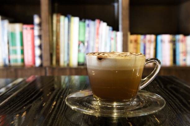 图书馆热咖啡图片下载