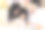 两位亚洲父母教他们的孩子写字图片下载