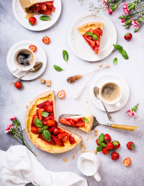 平铺草莓芝士蛋糕图片下载