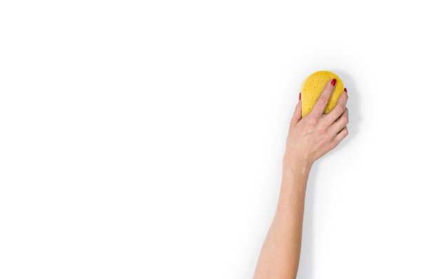 女人的手清洁孤立在白色背景图片下载