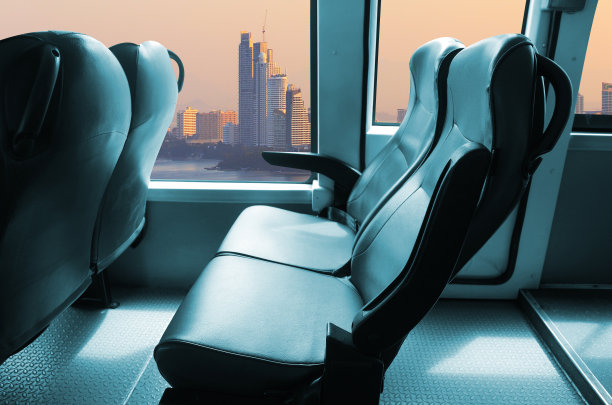 巴士车厢座椅与窗户图片下载