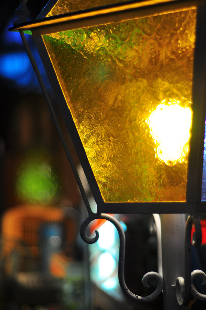 夜间暖光玻璃灯图片下载