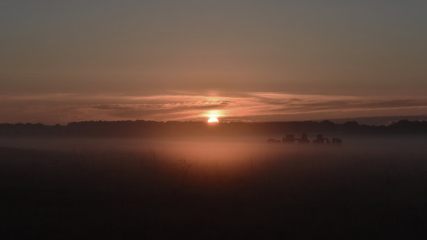 日出在巨石阵图片下载