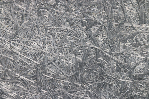 一个压缩的纤维材料纹理的特写。灰色背景。图片下载