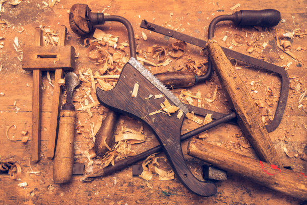 木匠工具在桌子上图片下载