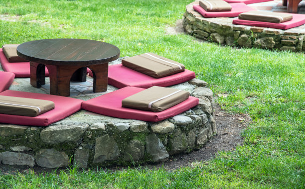 桌子和枕头图片下载