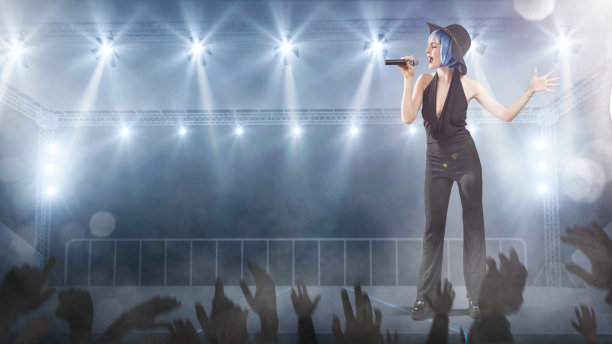 以灯光为背景进行古典风格表演的女歌手图片下载