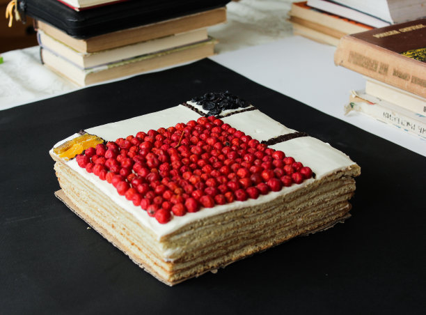 正方形抽象蛋糕-蒙德里亚尼。从上面的观点图片下载