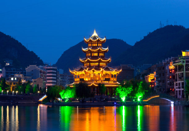 中国贵州省镇远古镇的古塔图片下载