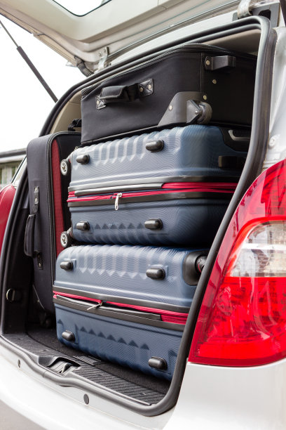 汽车装满行李图片下载