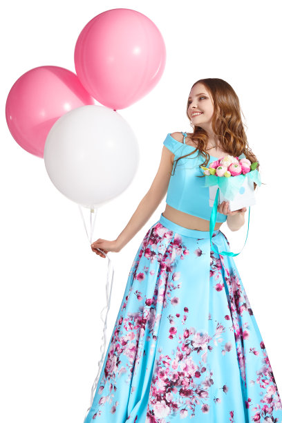 女孩拿着气球，盒子里放着花，微笑着图片下载