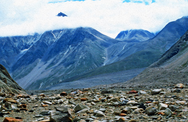 喜马拉雅景观-石质山谷与高山在背后图片下载