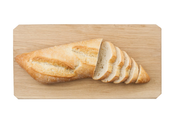 白色的小面包被切在木板上图片下载
