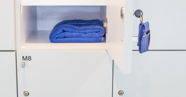 游泳的浴室图片下载