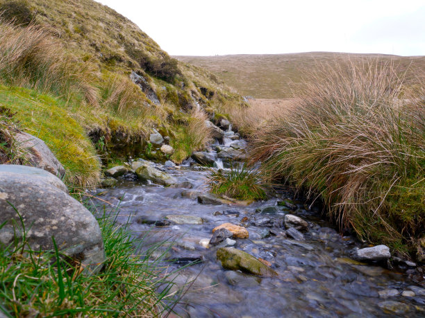 斯诺登山上的瀑布图片下载