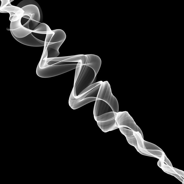 黑色背景上的烟雾图片下载