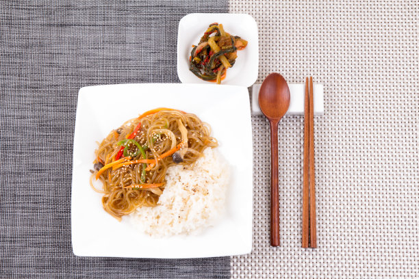 米粉炒蔬菜- Japchae Bap图片下载