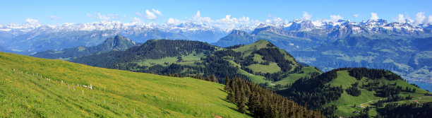 从瑞士Rigi Kulm山顶俯瞰阿尔卑斯山的全景图片下载